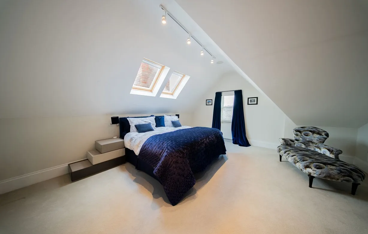 5 bedroom  - Bentley Hurst