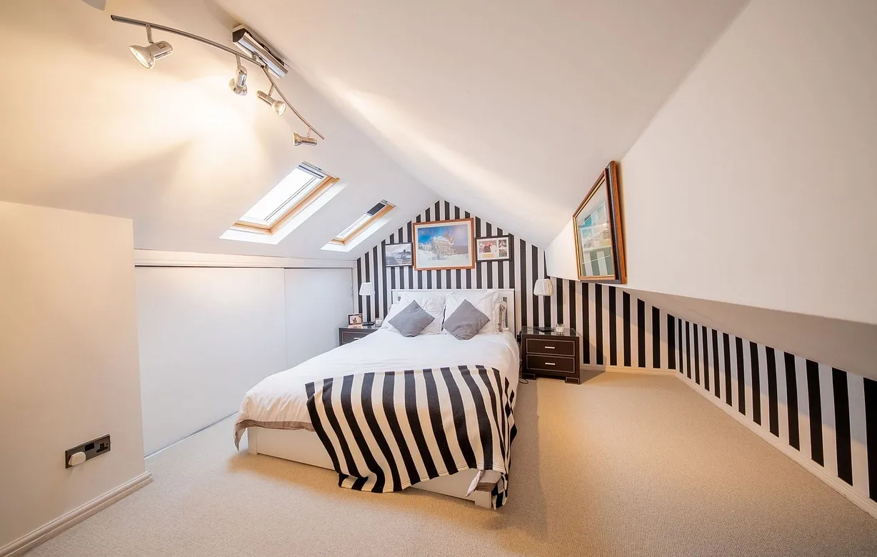 3 bedroom  - Bentley Hurst