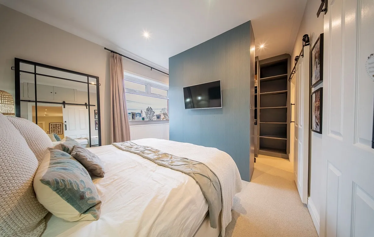 3 bedroom  - Bentley Hurst