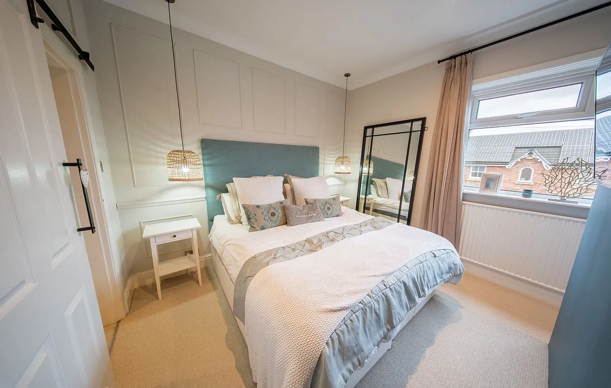 3 bedroom  - Bentley Hurst