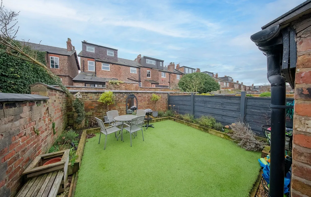 3 bedroom  - Bentley Hurst