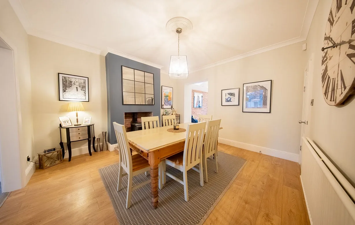 3 bedroom  - Bentley Hurst